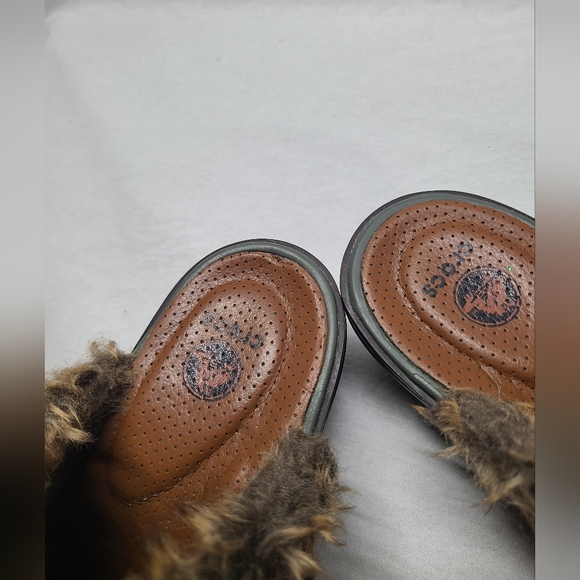 Crocs Cobbler lined Suede Leather Clogs Size 7 Dust Olive/Mahogany Faux Fur - Picture 9 of 12